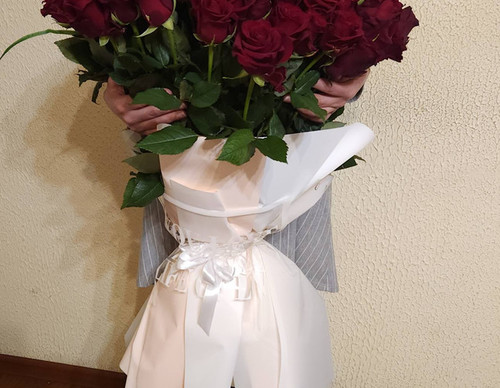 Ալ կարմիր վարդեր - կնոջը