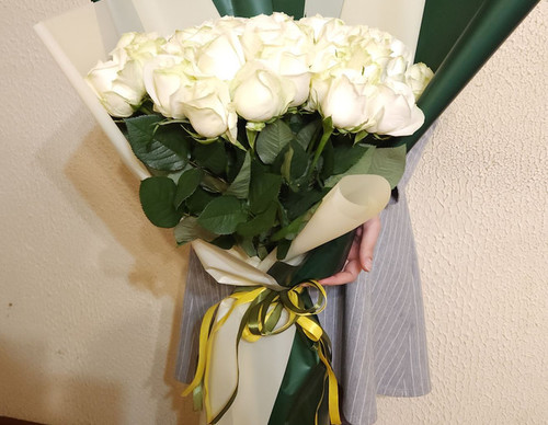 Սպիտակ վարդեր - ուսուցչուհուն