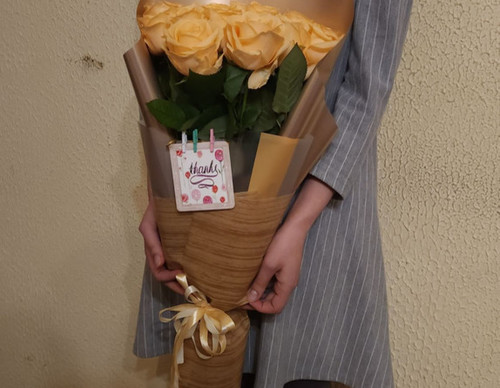 Կրեմագույն վարդեր - տատիկին